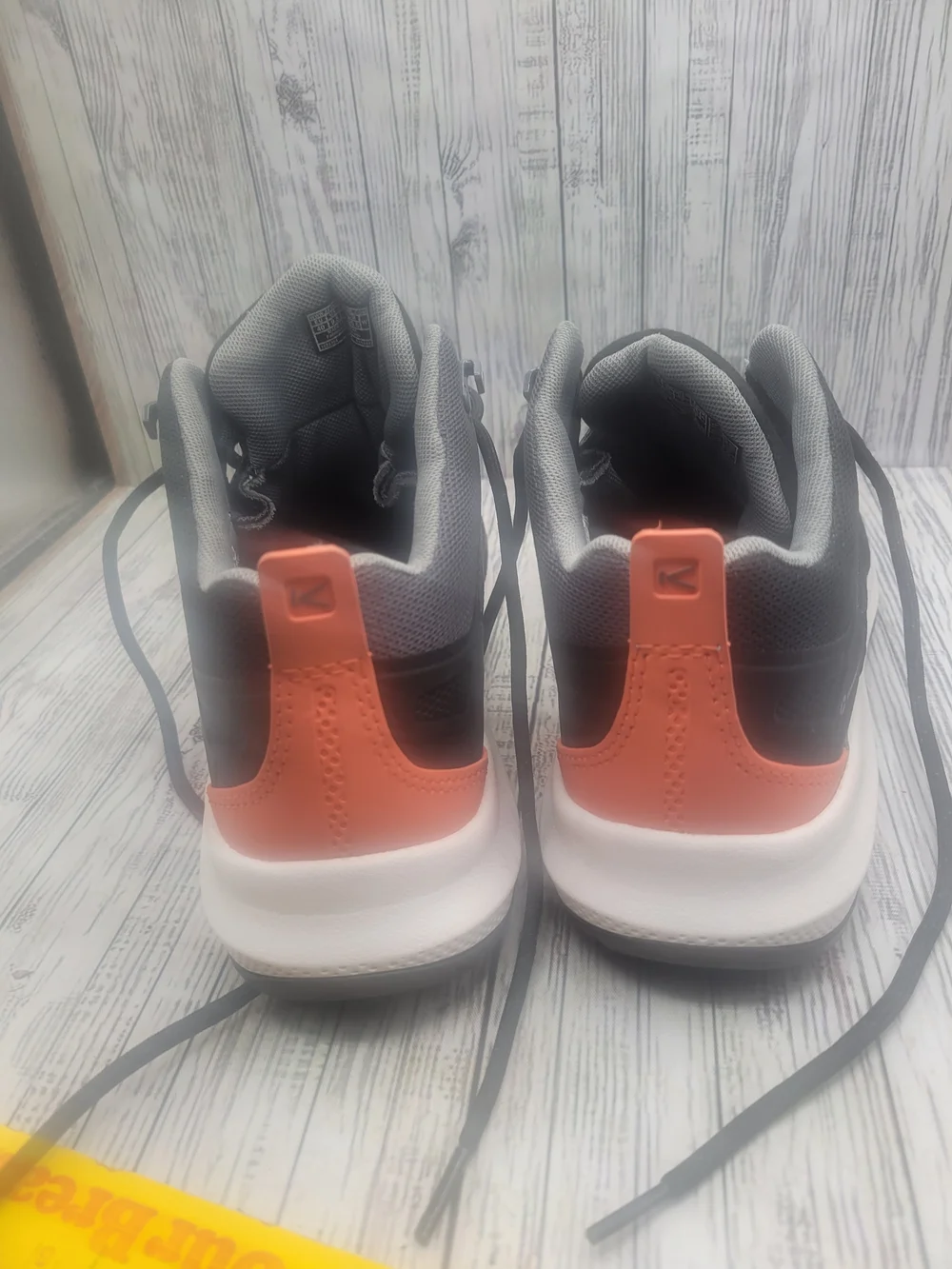 Keen Women's Athletic Hiking/Tennis Shoes Size 9.5 - Never Worn